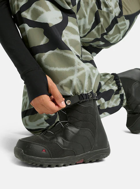 スノーボード ウェア バートン BURTON W Reserve 2L Bib Pants Graffiti Camo / Forest Moss 25-26 送料無料 日本正規品 予約商品 店頭受け取り可能