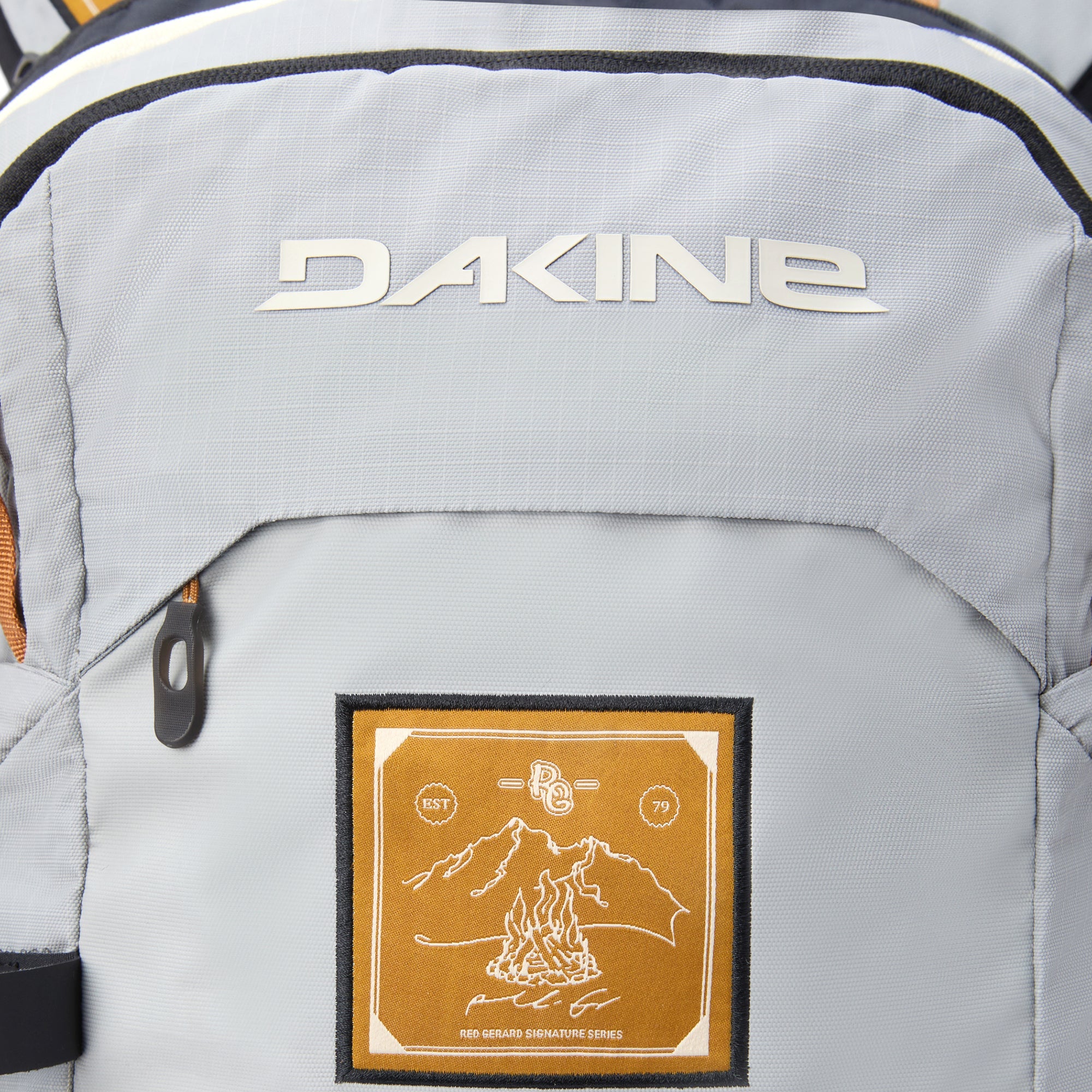 DAKINE ダカイン TEAM POACHER BACKPACK 22L RED GERARD 25-26 スノーボード アクセサリー GER
