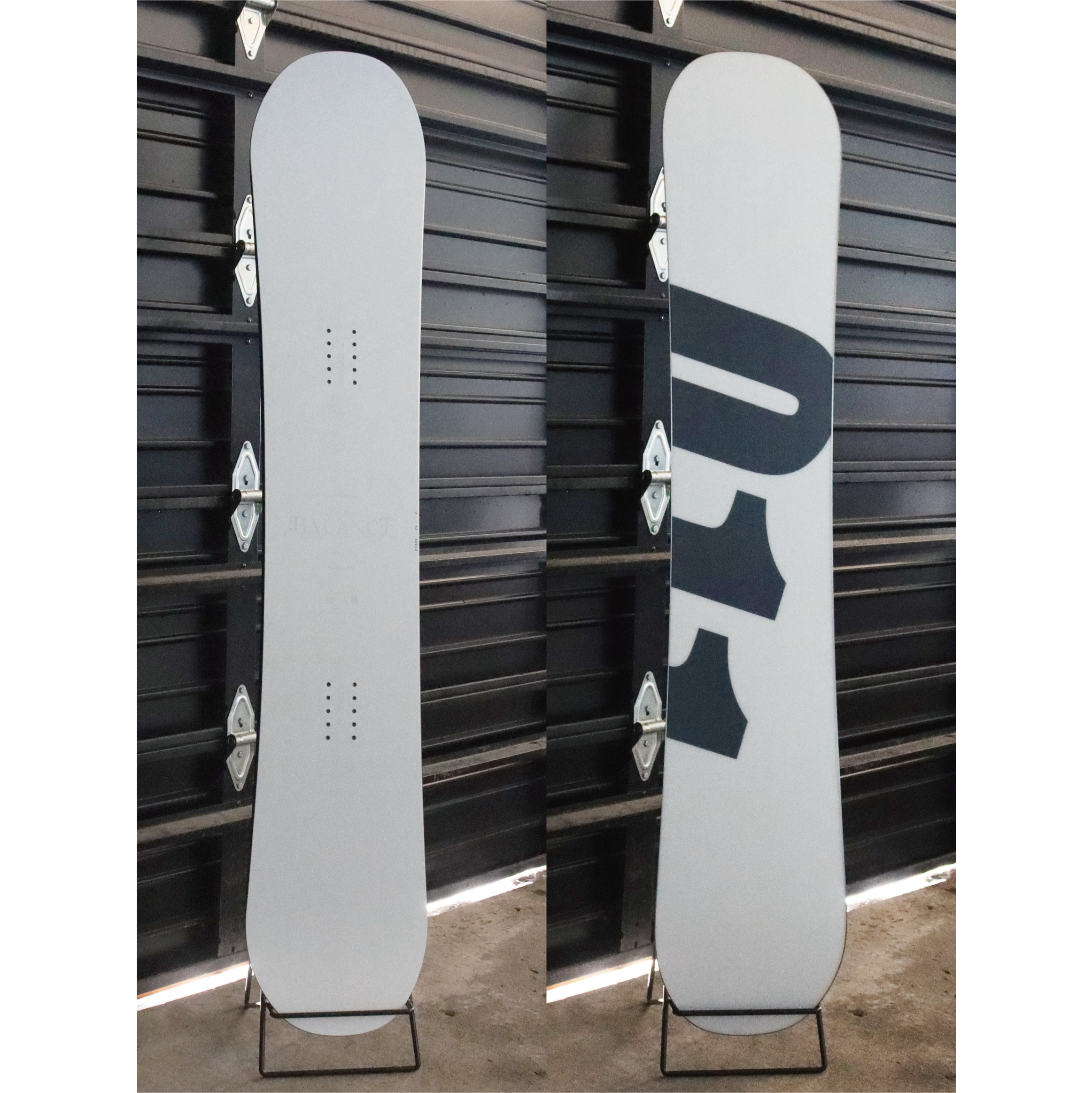 011ARTISTIC スノーボード ゼロワンワン BALANCE 26-27 板 日本正規品