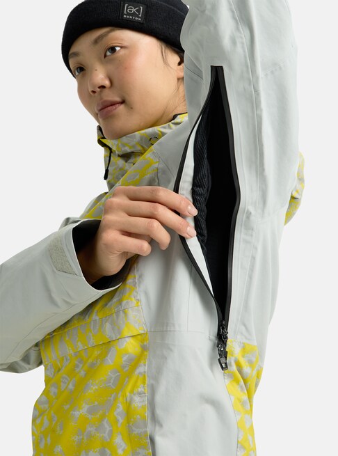 スノーボード ウェア バートン BURTON W AK Kimmy GORE-TEX 2L Anorak Atomic Shatter / Gray Cloud 25-26 送料無料 日本正規品 予約商品 店頭受け取り可能