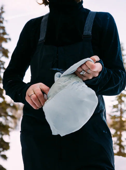 スノーボード ウェア バートン BURTON W AK Helium Stretch Insulated Vest Gray Cloud 25-26 送料無料 日本正規品 予約商品 店頭受け取り可能