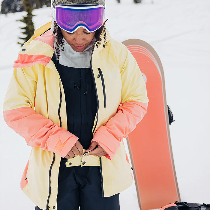 日本正規品 スノーボード ウェア バートン ジャケット 23-24 BURTON WOMEN'S [AK] UPSHIFT GORE-TEX 2L JACKET Buttermilk/Reef Pink ウィメンズ