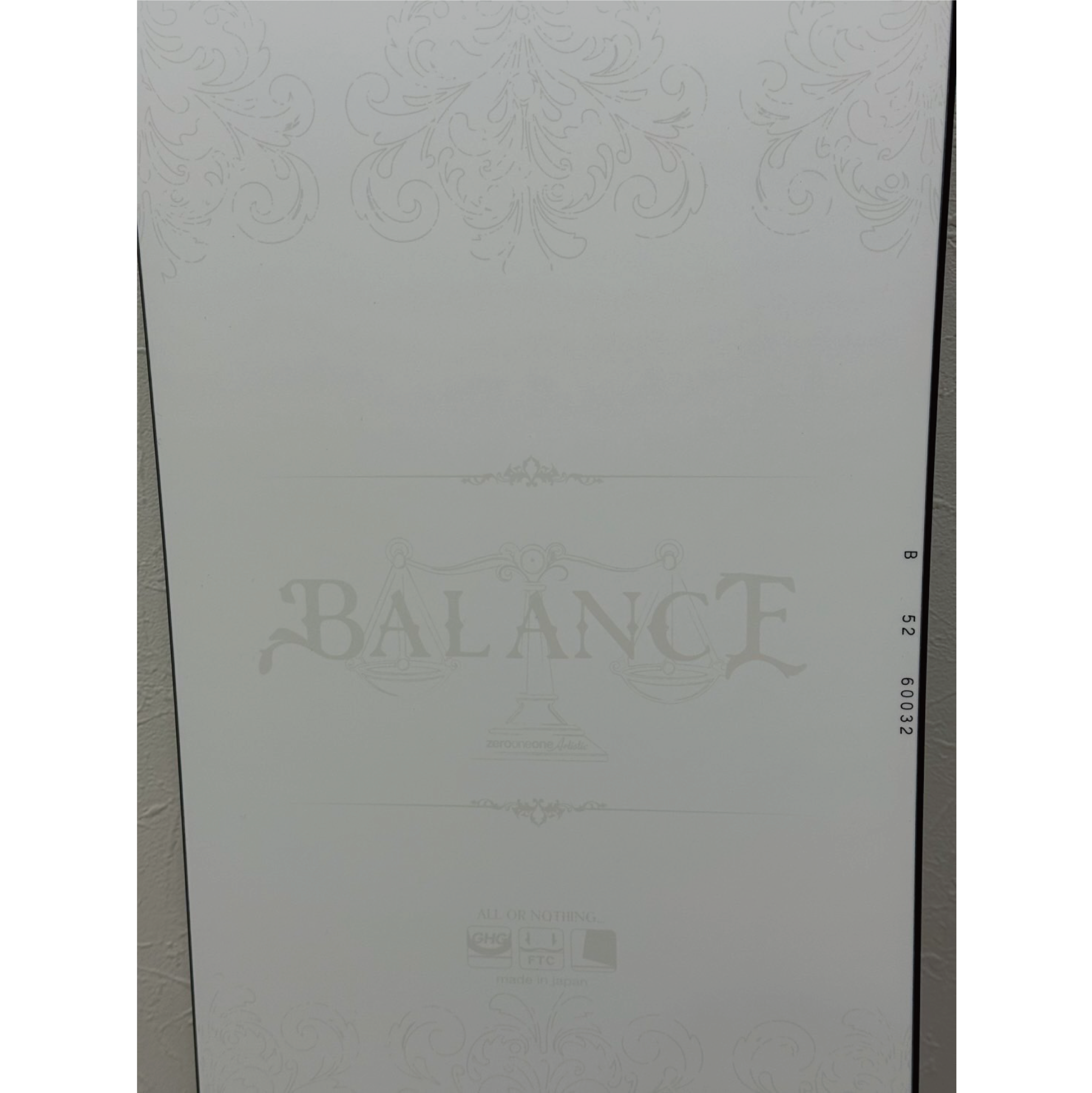 011ARTISTIC スノーボード ゼロワンワン BALANCE 26-27 板 日本正規品